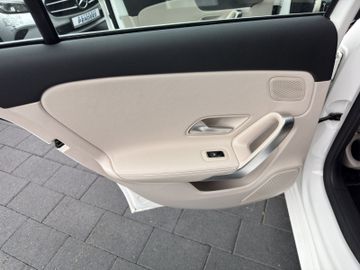 Bild 17 Mercedes-Benz A 180 Edition 19 Progressive Vollleder Kamera MB