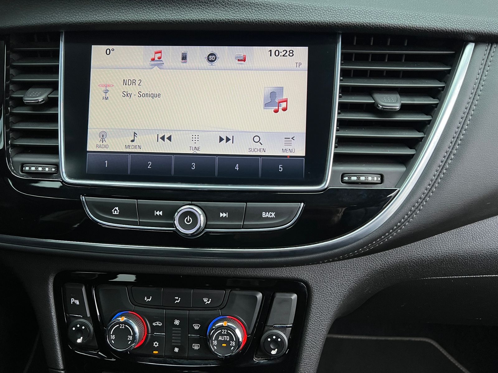 Fahrzeugabbildung Opel Mokka X Innovation 1.4 Turbo Automatik *AHK, Nav