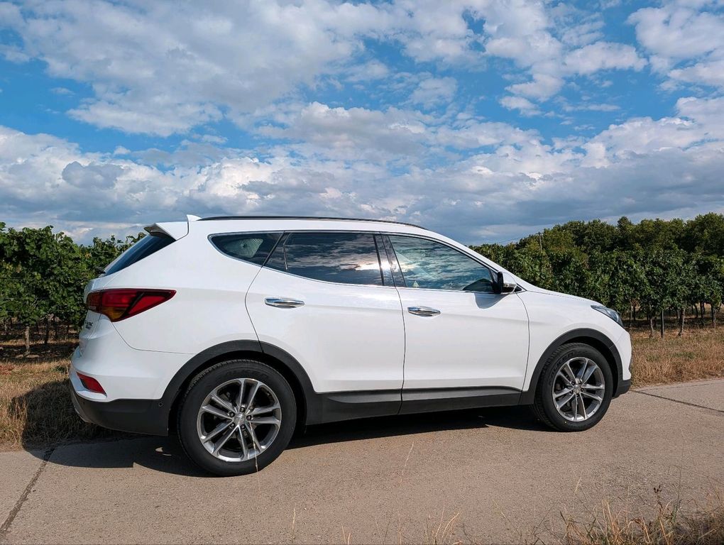 Image of Hyundai SANTA FE