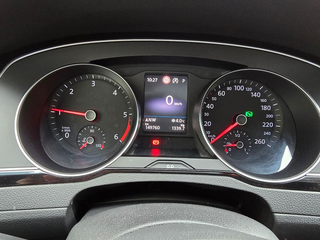 VW Passat Variant R-Line 2.0TDI 150PS DSG Pano DAB VW Passat Variant R-Line 2.0TDI 150PS DSG Pano DAB