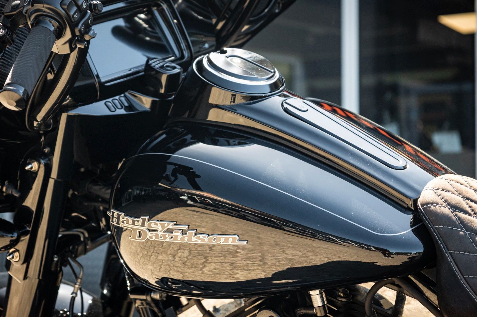 Fahrzeugabbildung Harley-Davidson FLHXS Street Glide - Jekill&Hyde -Wilbers