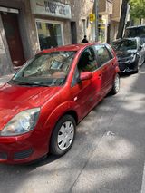 Ford Fiesta zu - Ford Fiesta aus 2007 mit Diesel-Antrieb