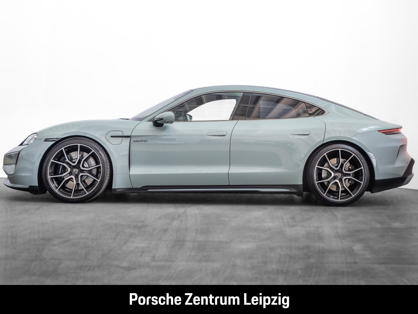 Porsche Taycan Turbo Burmester ActiveRide Nachtsicht