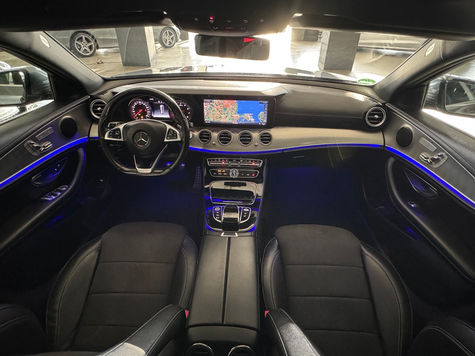 Fahrzeugabbildung Mercedes-Benz E 250 T 9GT 2X AMG LINE DISTRONIC MEMORY 20 ZOLL