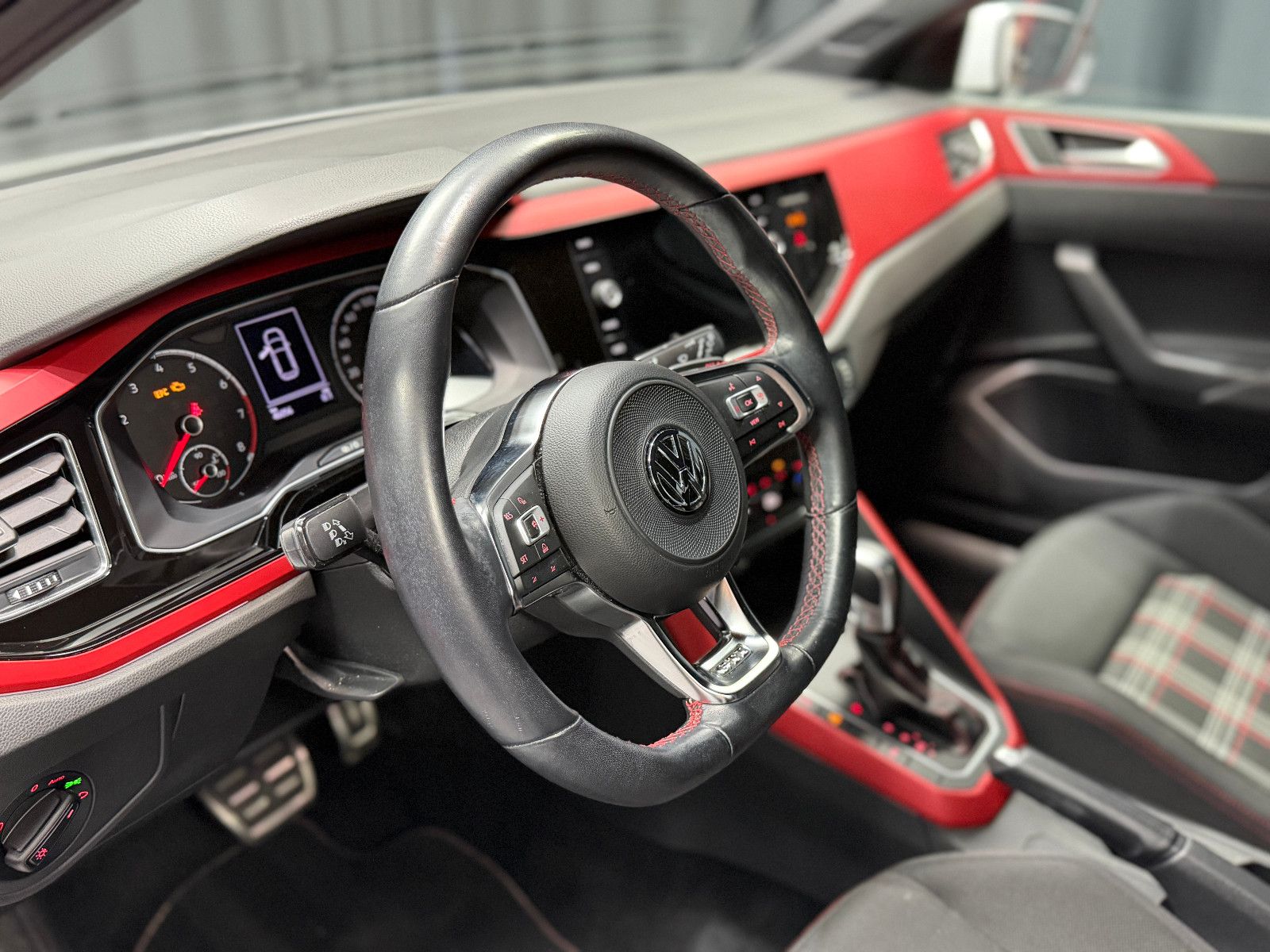 Fahrzeugabbildung Volkswagen Polo VI 2.0 TSI GTI |DSG|AUTOMATIK|LED