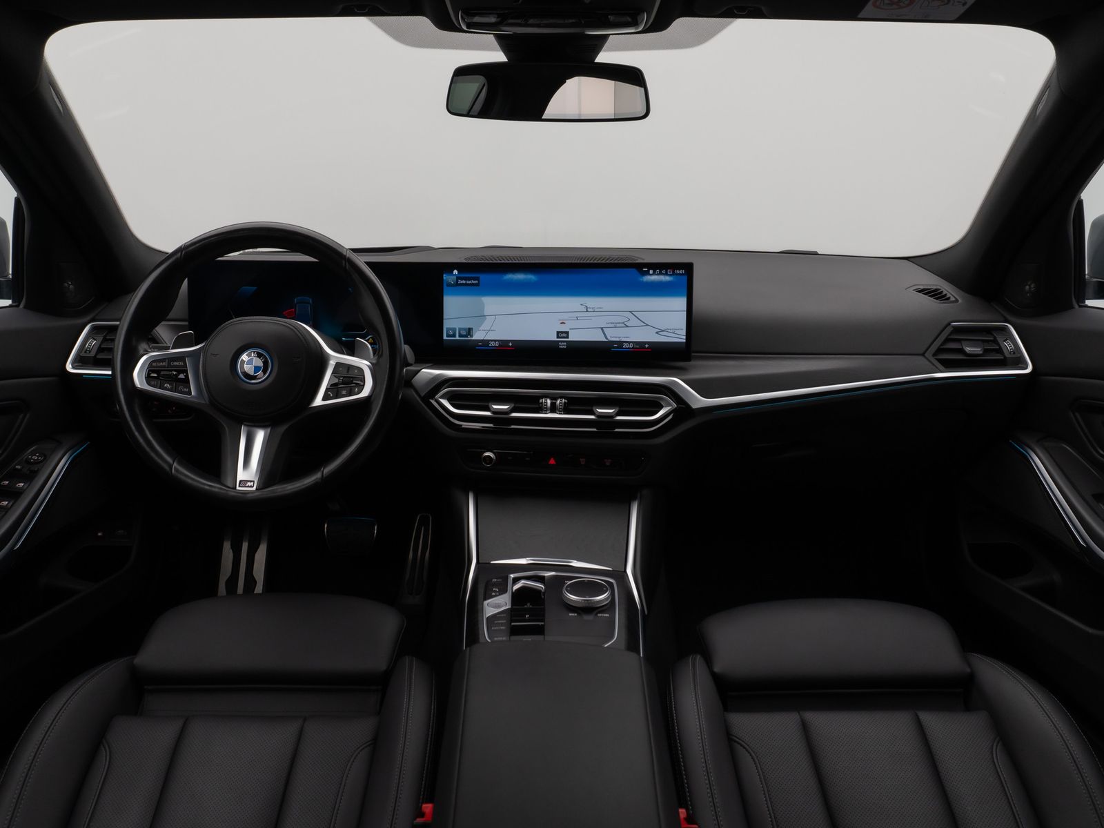 Fahrzeugabbildung BMW 330e M Sport Kamera HUD DAB H/K DrivAssis 19Zoll