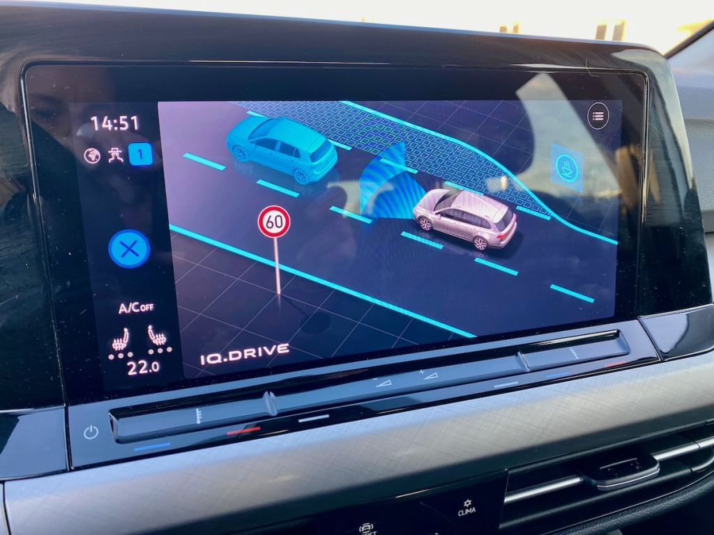 Fahrzeugabbildung Volkswagen Golf Variant 1.5 DSG Life AAC LED SHZ CARPLAY