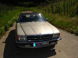 Mercedes-Benz SL 300 rauchsilbermetallic - Mercedes-Benz SL aus dem Jahr 1988
