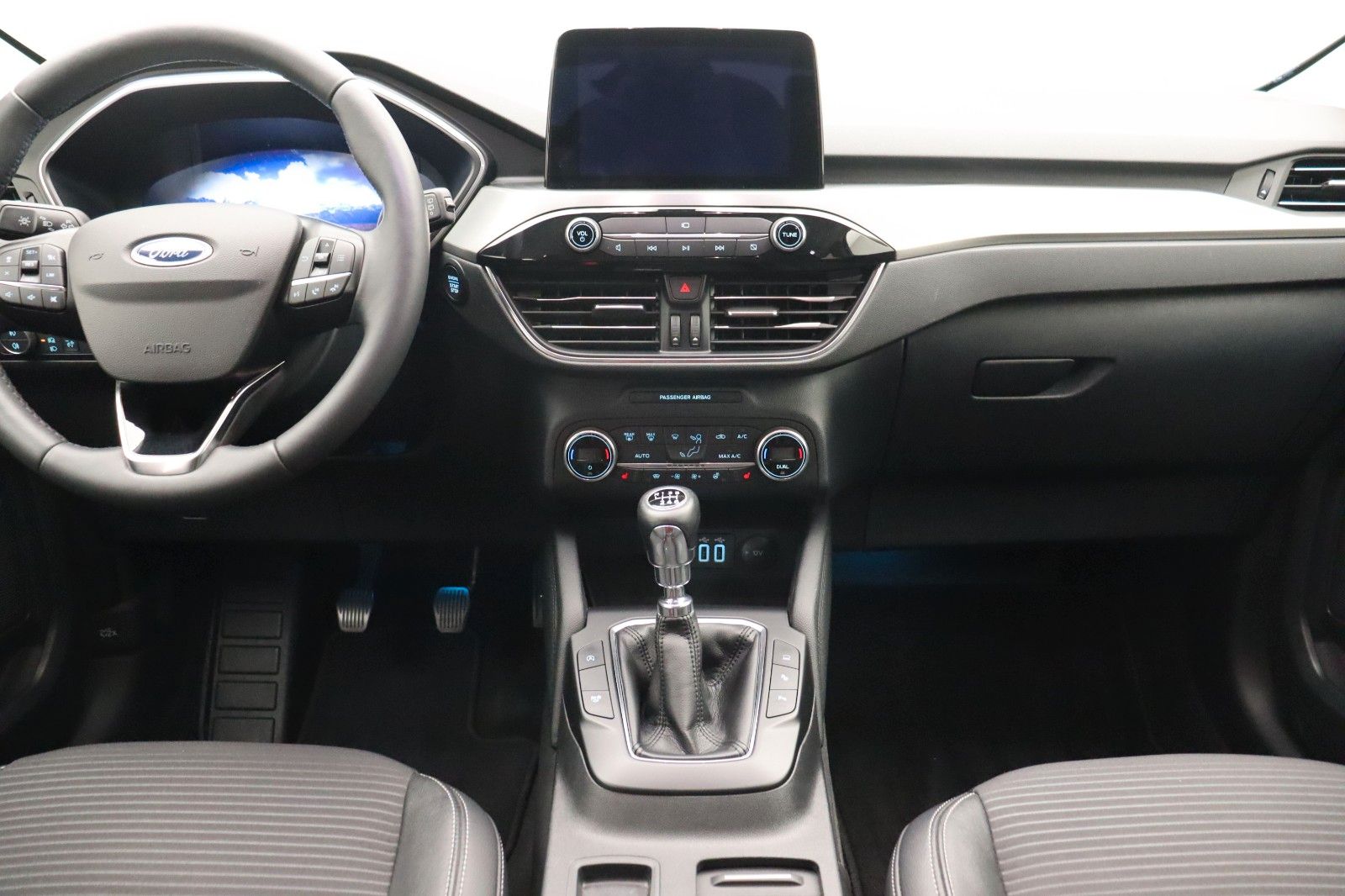 Fahrzeugabbildung Ford Kuga 1.5 Titanium X HUD AHK LED ACC