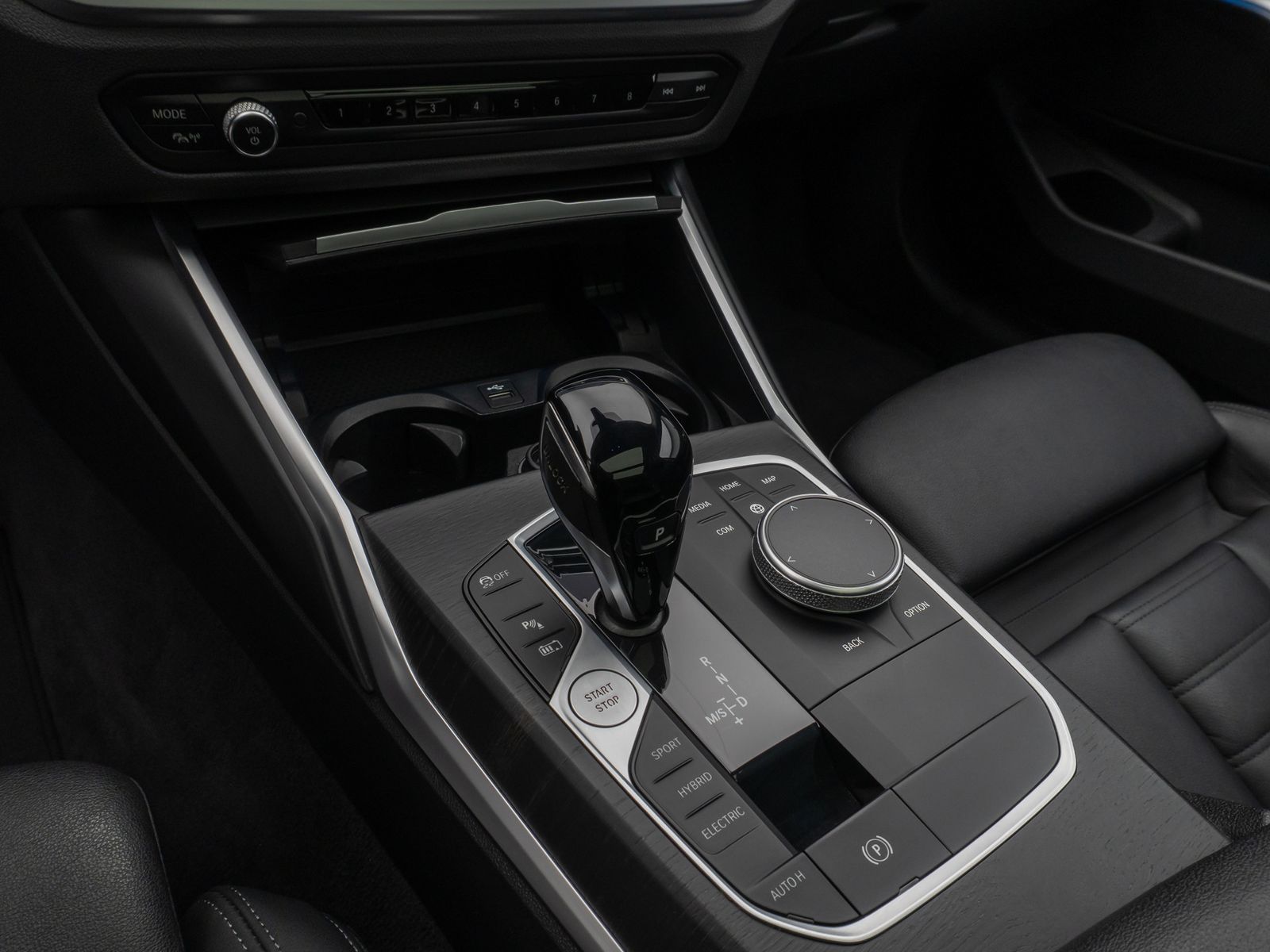 Fahrzeugabbildung BMW 330e xD Sport Line Panorama DAB HiFi Stop&Go AHK