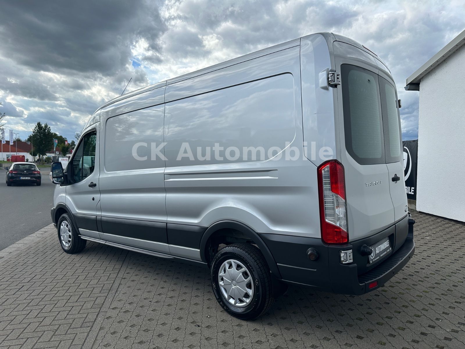 Fahrzeugabbildung Ford Transit Kasten 350 H2L3 Trend/Navi/Klima/PDC