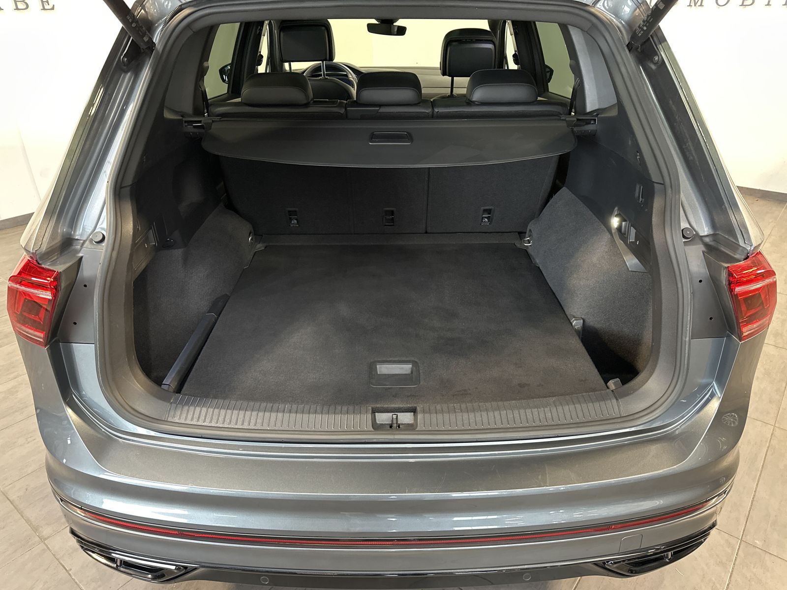 Fahrzeugabbildung Volkswagen Tiguan Allspace 2.0 TSI 4M DSG R-Line NAV+LED+VC