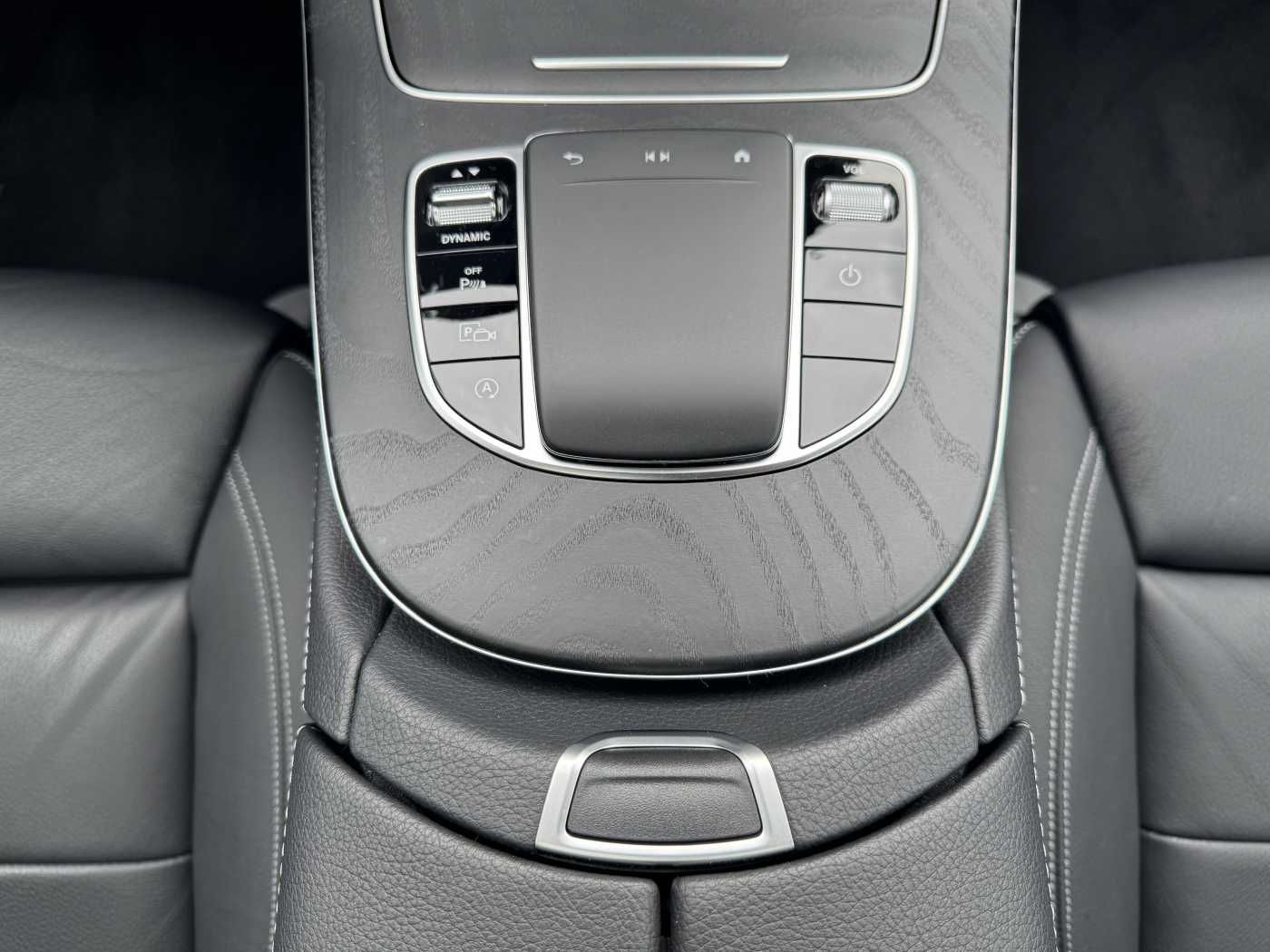 Fahrzeugabbildung Mercedes-Benz E 220d AMG+Pano+Distr+Multibeam+RFK+Night