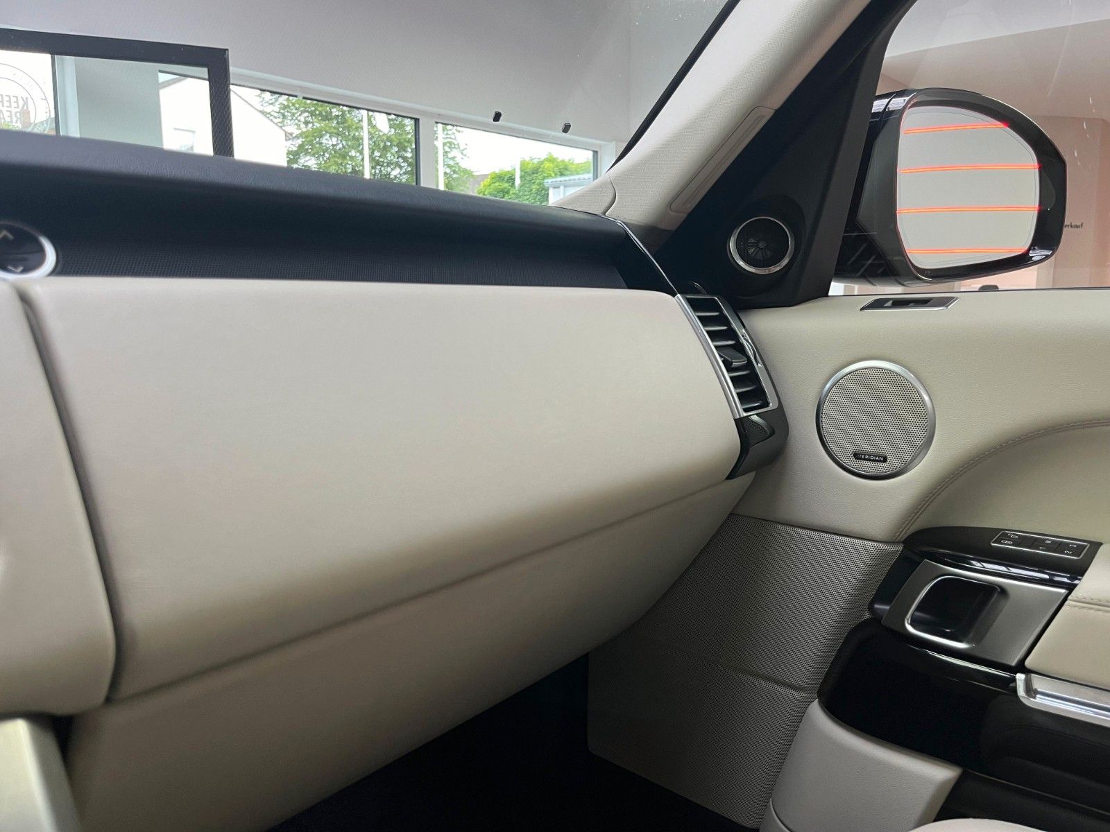 Fahrzeugabbildung Land Rover Range Rover Vogue 4.4 SDV8*Pano*AHK*