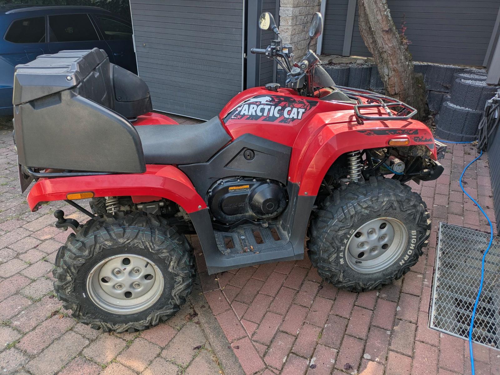 Arctic Cat  2011 — engine 350 cm³, 20 HP (15kW)