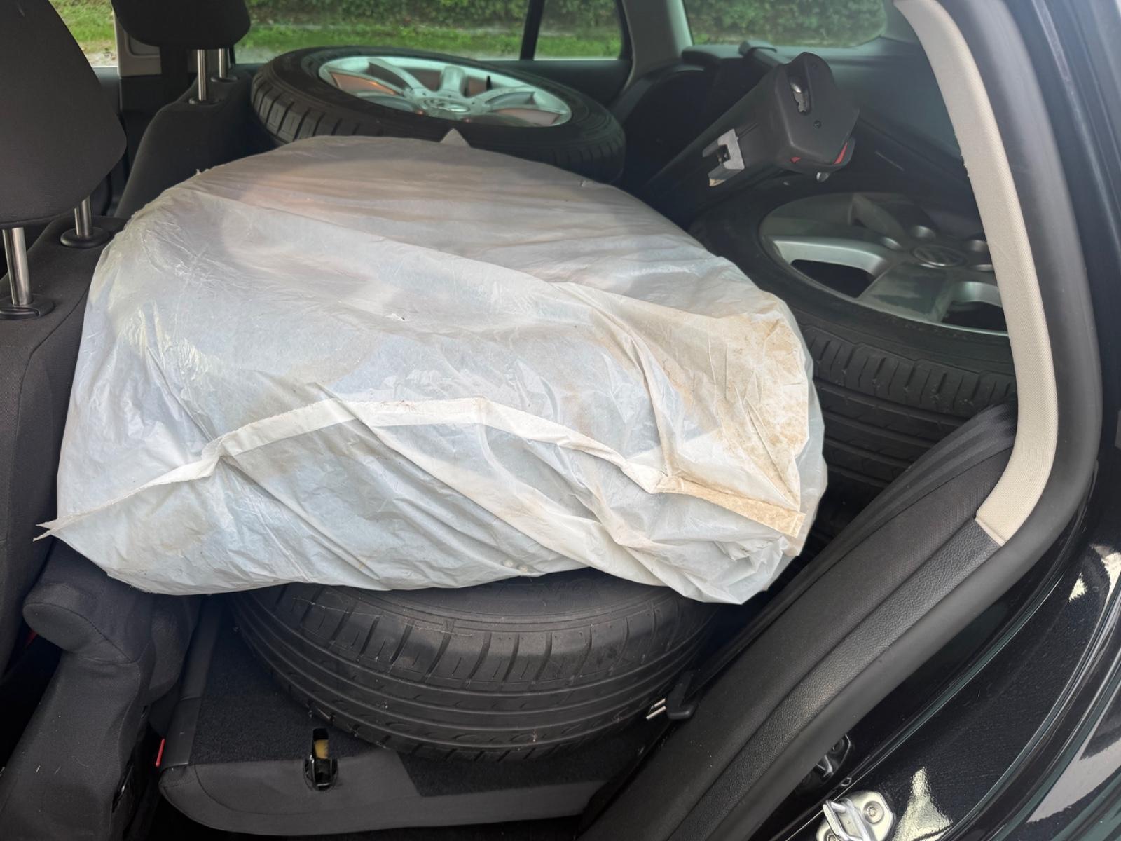 Volkswagen Golf 2011 — photo 18