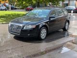 Audi A4 Avant 2.0/1.Hand/Vollleder/Klimaauto/PDC - Audi A4 aus 2005: Kombi