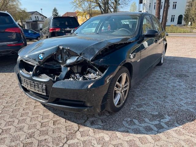 BMW 318 3 Limousine 318i*WILDSCHADEN*