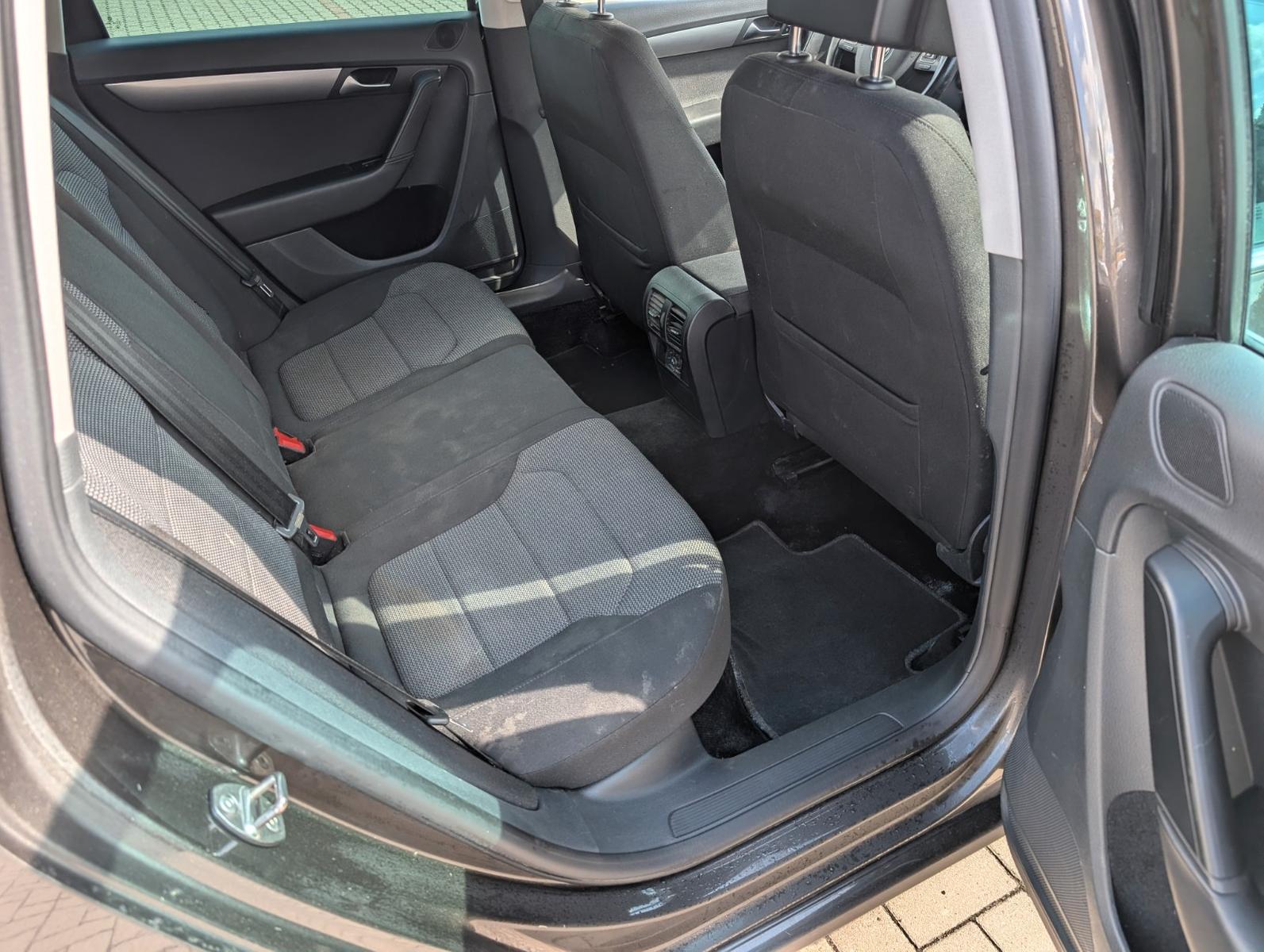 Volkswagen Passat 2015 — photo 20
