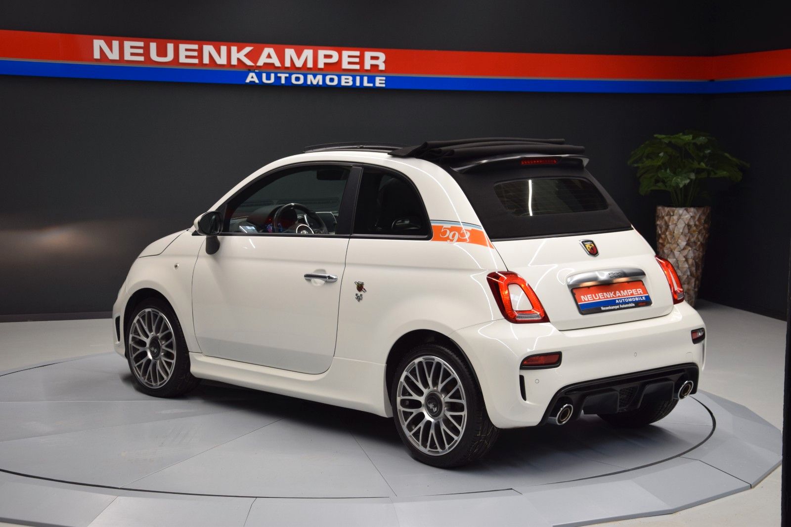 Fahrzeugabbildung Abarth 595C LED PDC CarPlay Android Auto PDC Faltdach