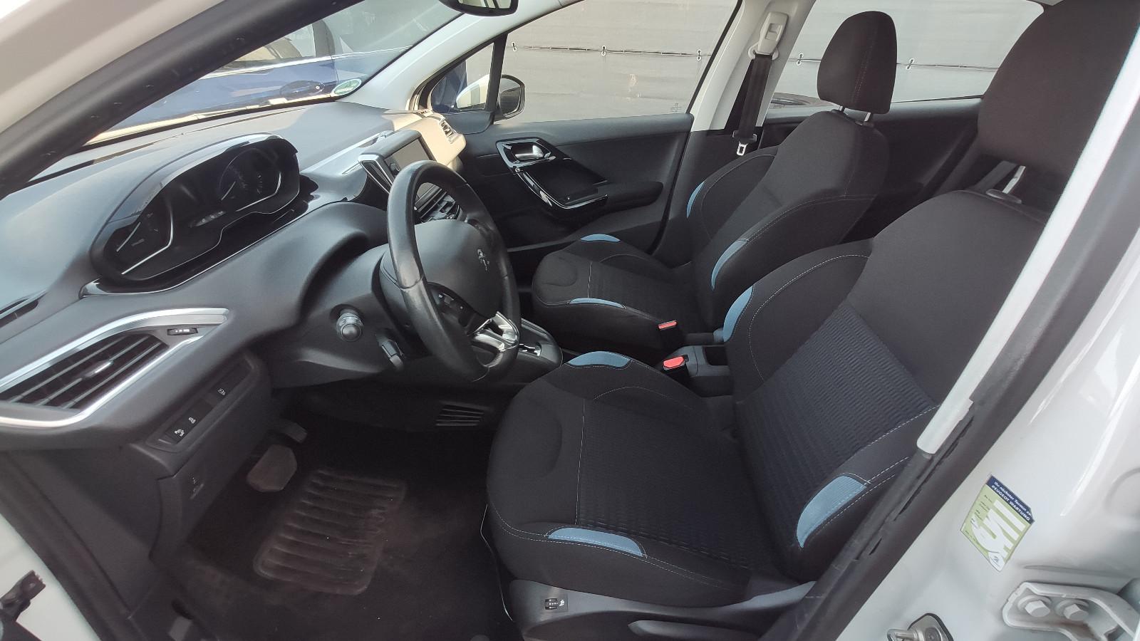 Peugeot 208 Automatik*NAVI*Klimaauto.*SHZ*BT*ALU*Allwett