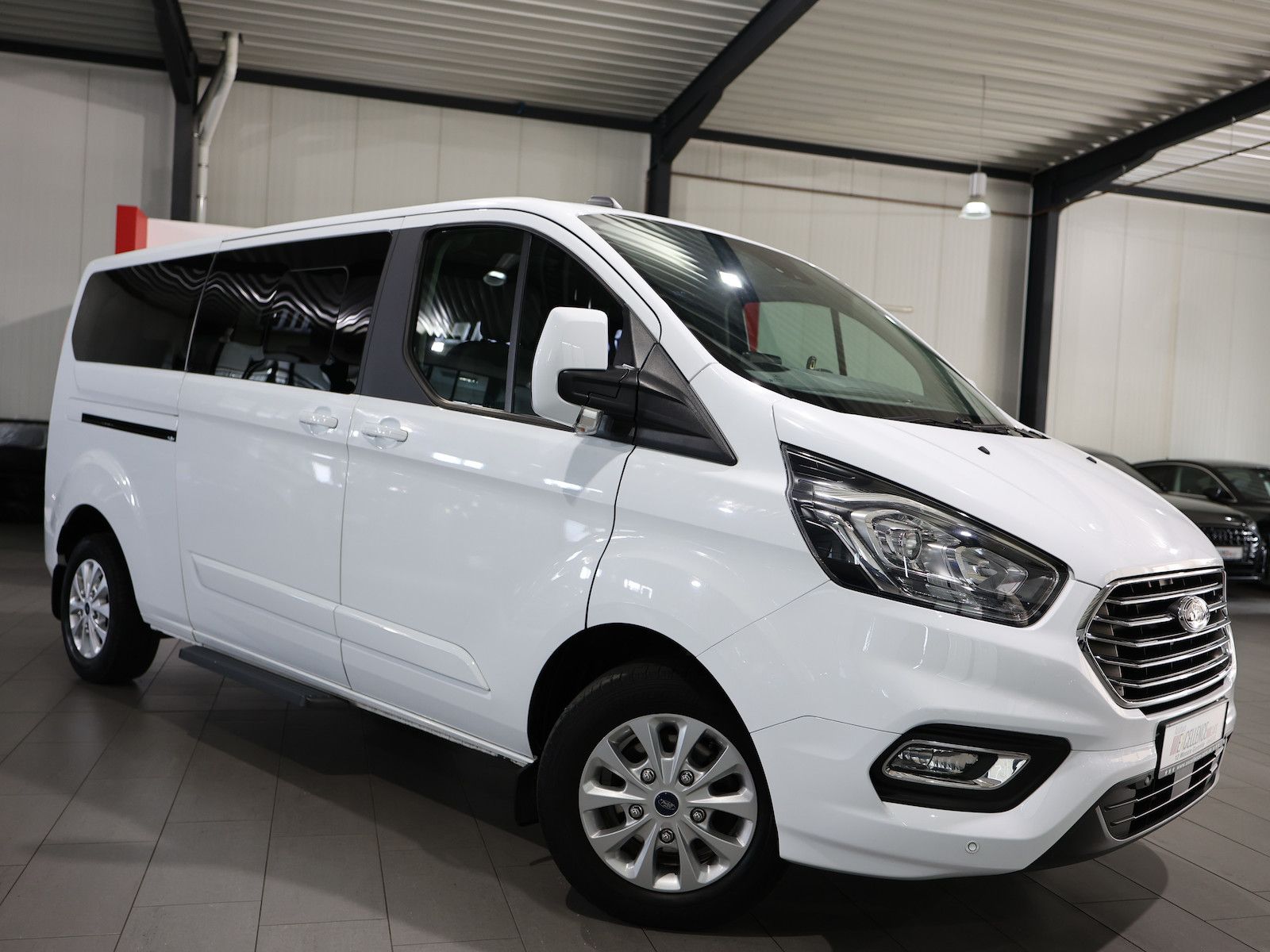 Ford Tourneo Custom 320 L2 TITANIUM SHUTTLE 9-SITZER foto 3