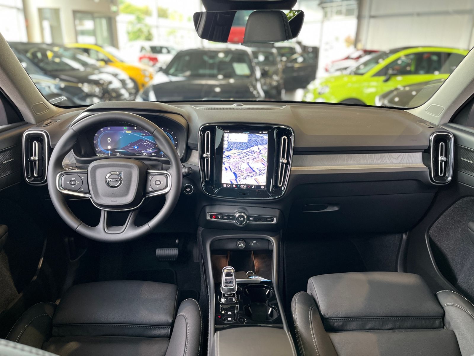 Fahrzeugabbildung Volvo XC40 Ultra Dark PANO AHK 21" 360° KAM