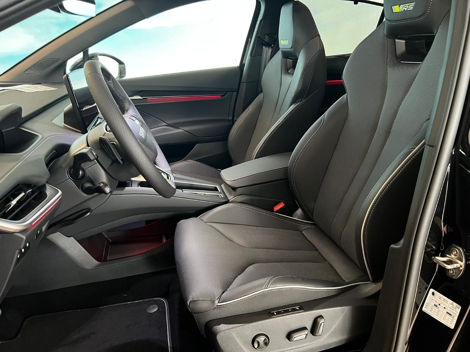 Fahrzeugabbildung SKODA Enyaq Coupé RS360°Cam*Head-Up*AHK*Canton*21Zoll