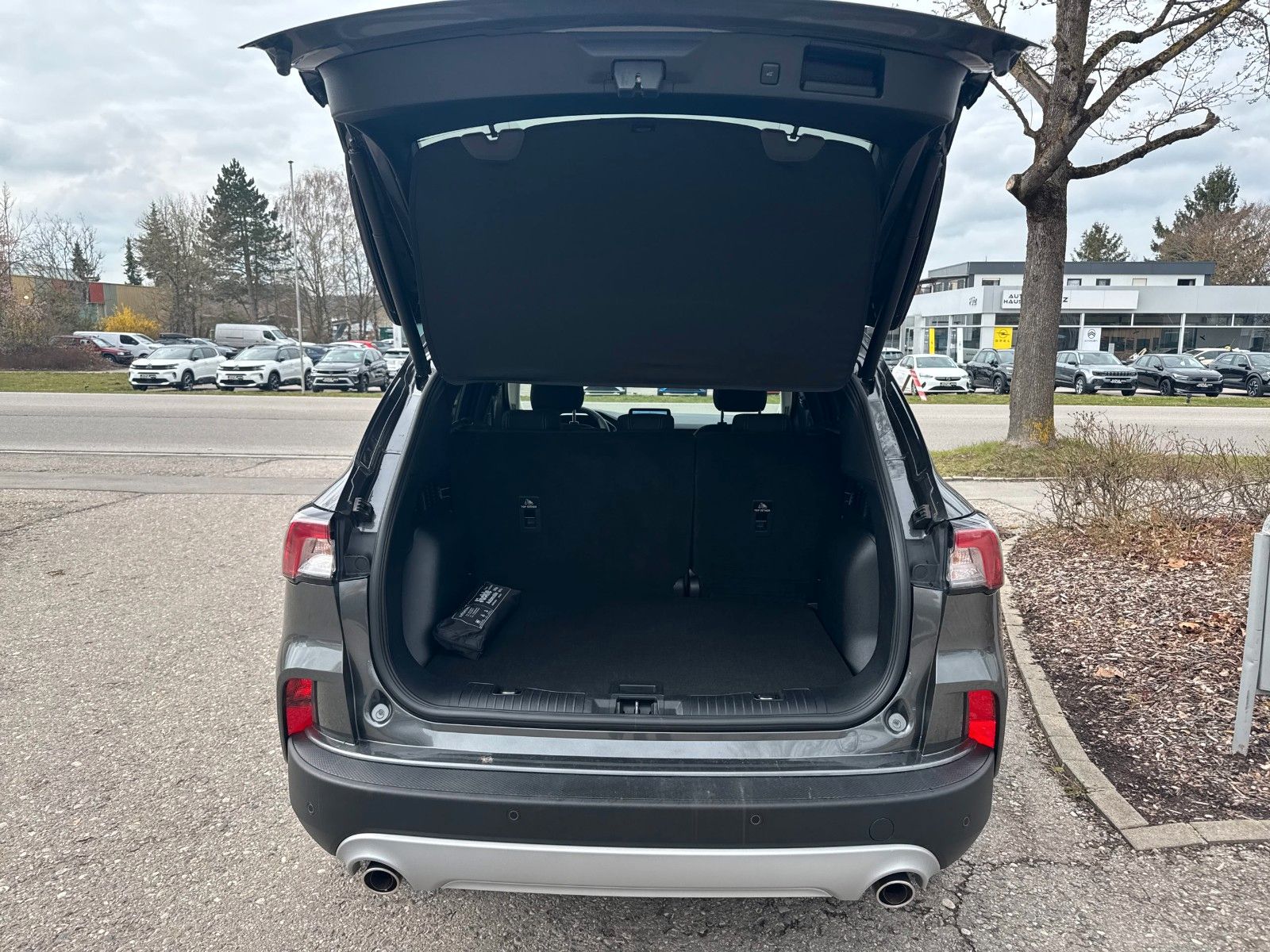 Fahrzeugabbildung Ford Kuga Titanium, FAHRASSISTENZPAKET
