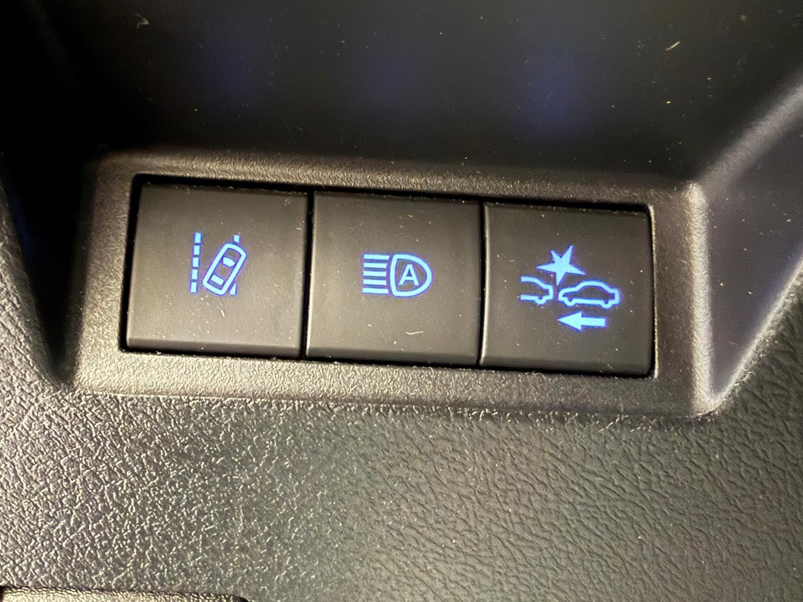 Fahrzeugabbildung Toyota Yaris Hybrid Team D /WENIG KM/SCHECKHEFT/KAMERA
