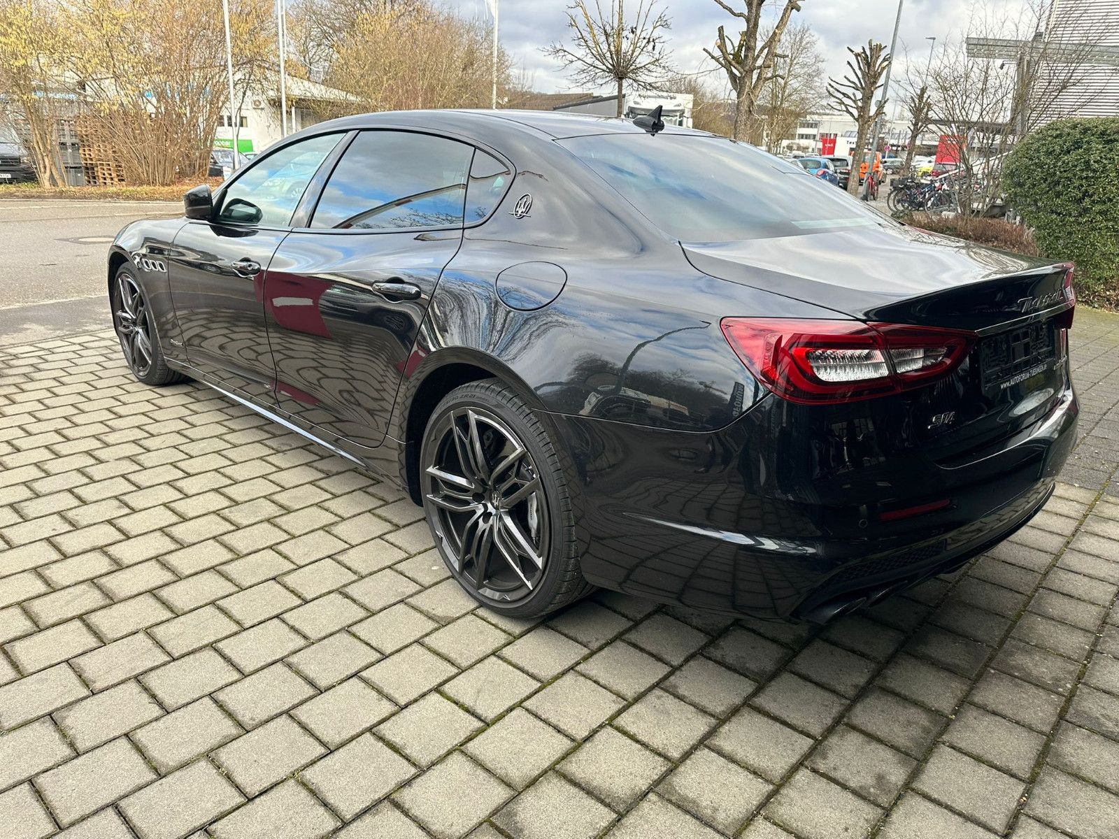 Fahrzeugabbildung Maserati Quattroporte S Q4 *SKYHOOK*B&W*SOFTCL.*KEYLESS*