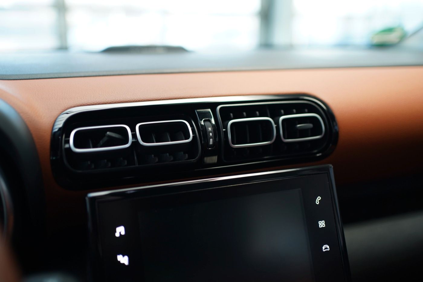 Fahrzeugabbildung Citroën C3 Aircross PureTech 110 EAT6 Shine Automatik