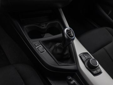 Fahrzeugabbildung BMW 116i Advantage Sitzhzg PDChint. Geschwindigkeit