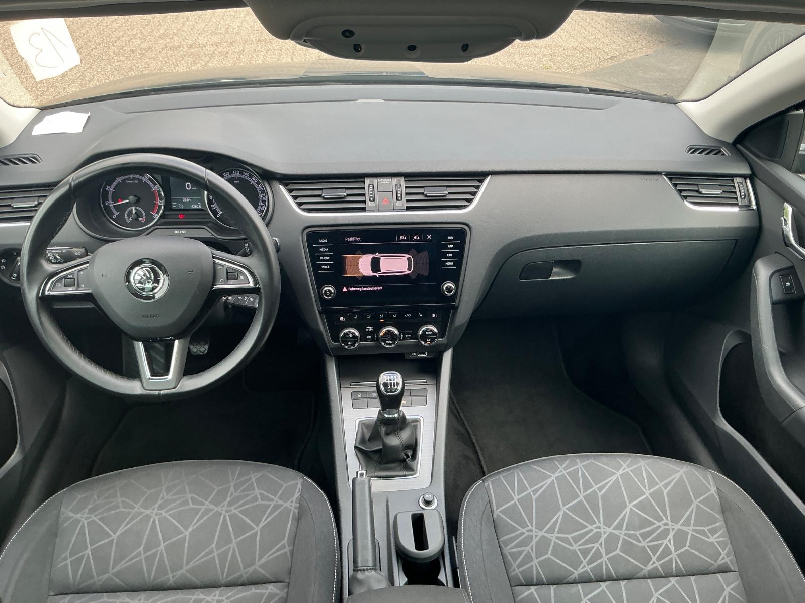 Skoda Octavia Combi Ambition 1.8 TSI SHZ BT PDC NAVI