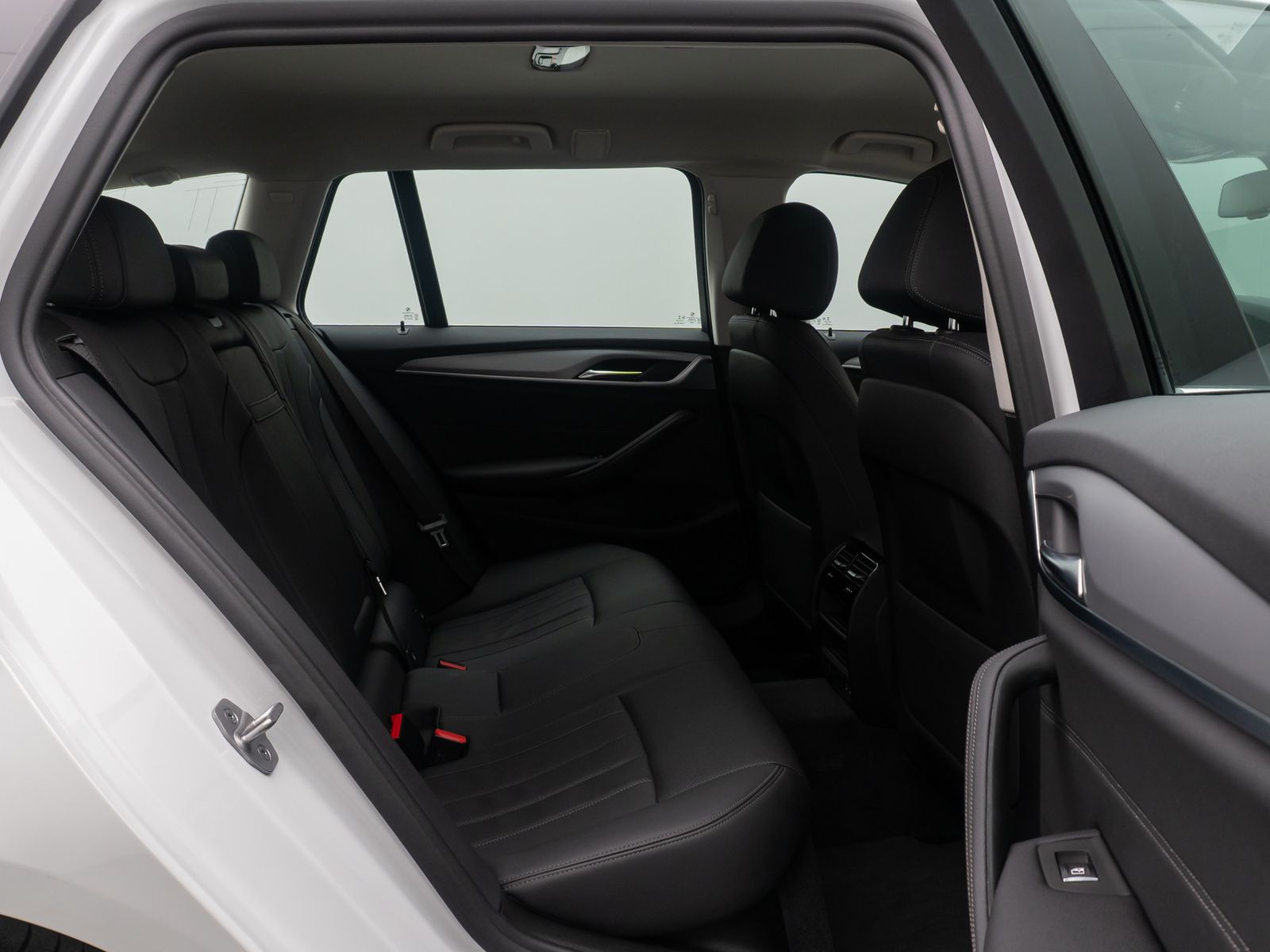 Fahrzeugabbildung BMW 520i DAB Alarm FernlichtAssis PDC GeschwindigReg