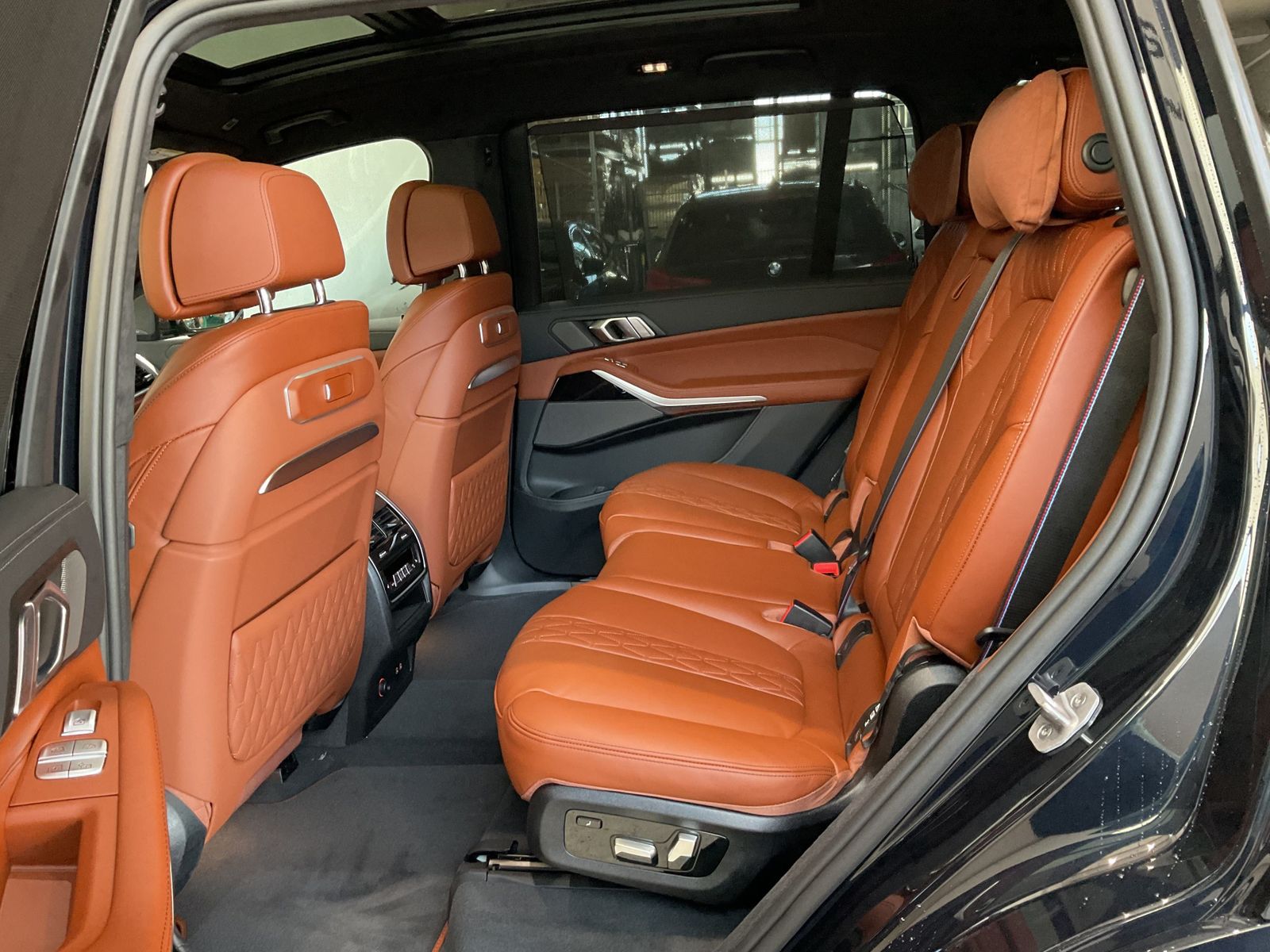Fahrzeugabbildung BMW X7 xDrive40d Sitzbelüftung, H&K Hifi, AHK DAB