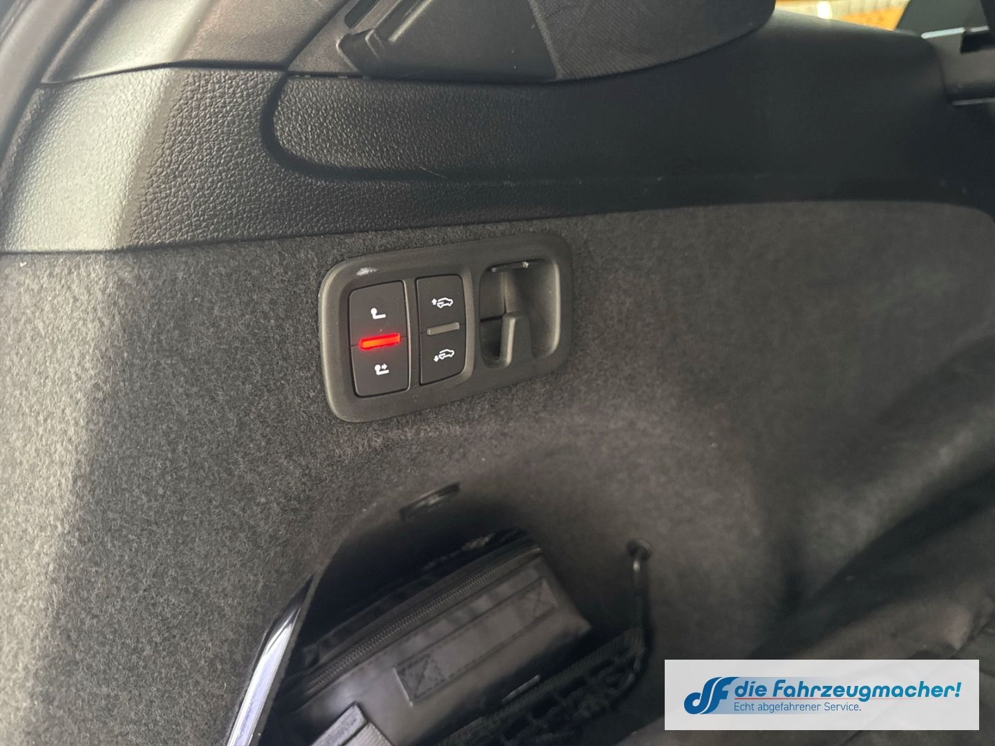 Fahrzeugabbildung Audi Q7 45 TDI quattro S-line Sportpaket LuftfeNiveau