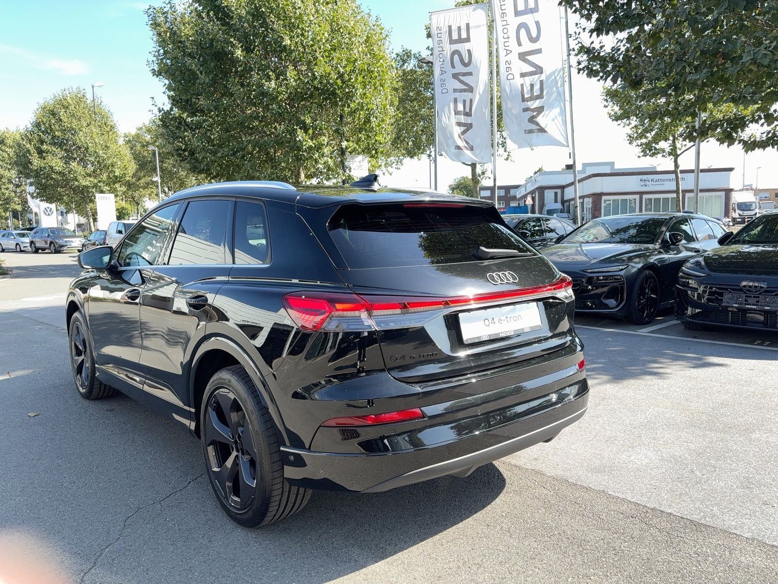 Audi Q4 SUV e-tron 150 kW Sonos AHK HUD Pano SD ACC imagem 3