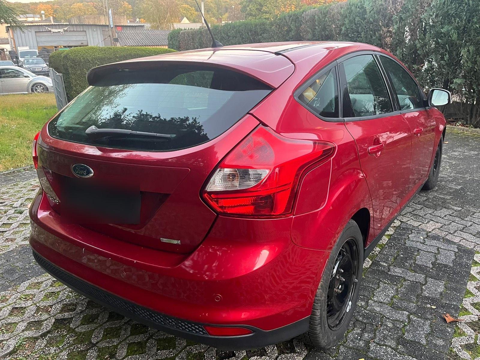 Ford Focus 2014 — interior
