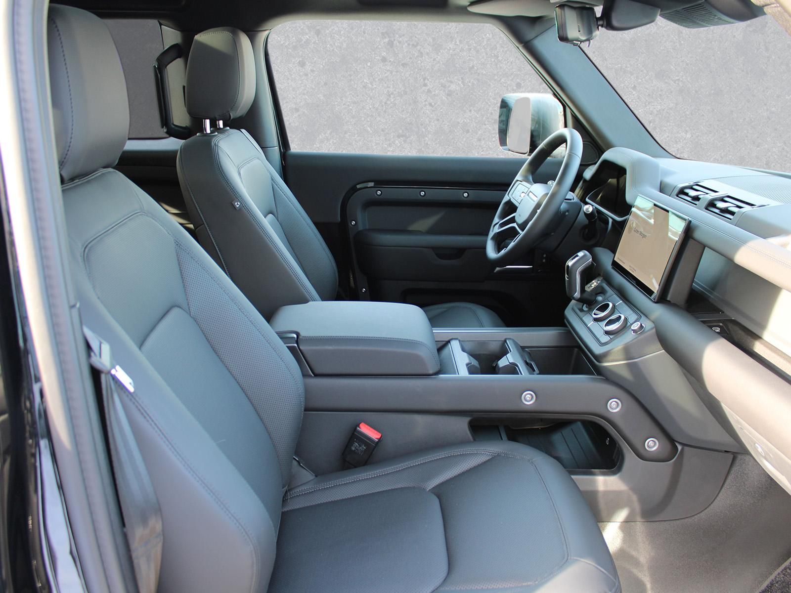 Fahrzeugabbildung Land Rover Defender 90 D250 X-Dynamic SE