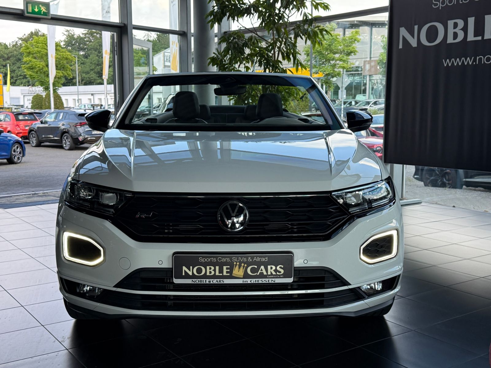 Fahrzeugabbildung Volkswagen T-Roc Cabriolet R-Line Black AHK LED RFK 19"