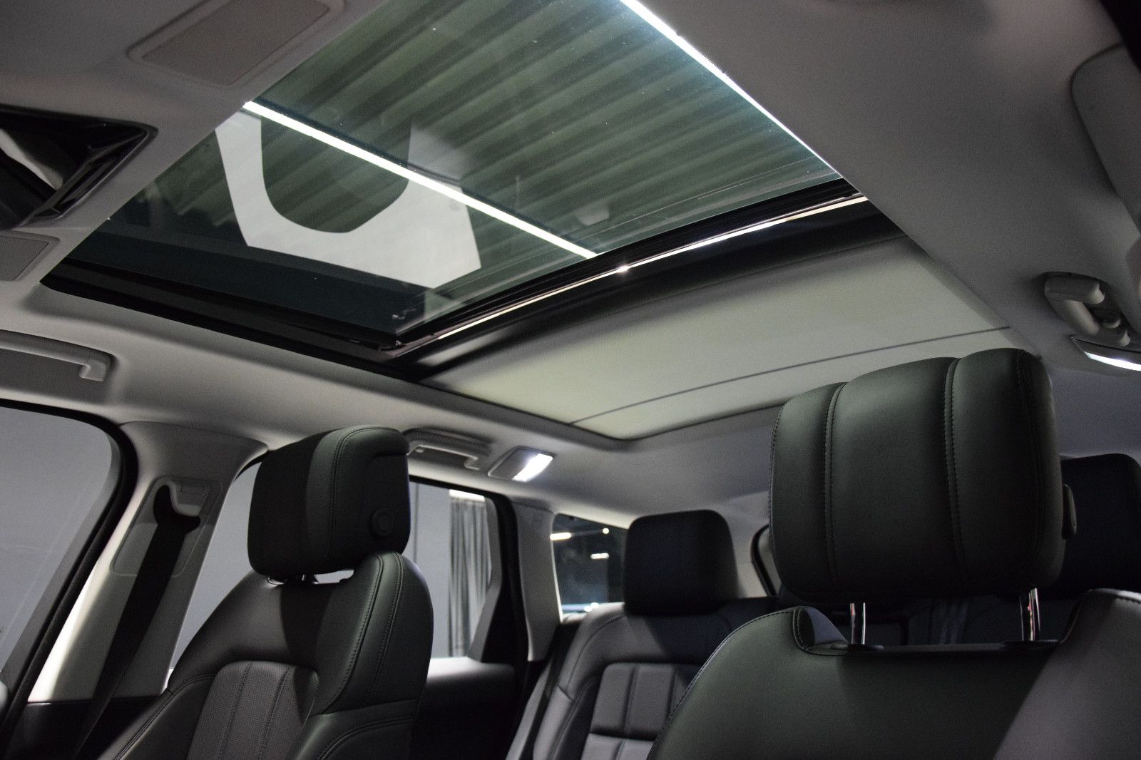 Fahrzeugabbildung Land Rover Range Rover Sport HSE Hybrid Pano HuD Ambi Merid