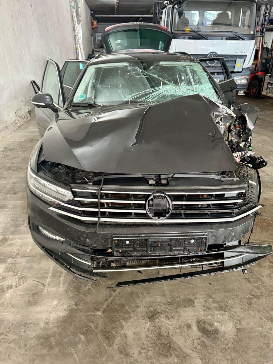 Volkswagen Passat Variant Business LED NAVI Massage 74tkm