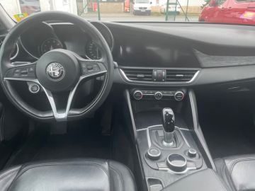 Alfa-Romeo Giulia - 10