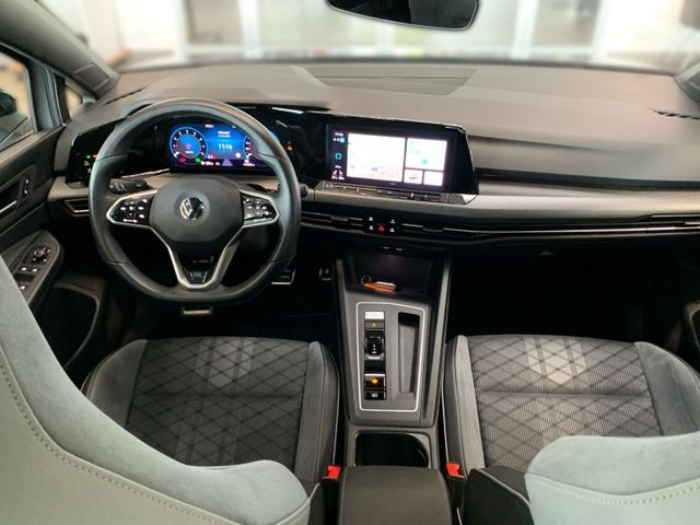 Golf VIII 2.0 TSI R-LINE BLACKSTYLE PANO+KAM+ACC