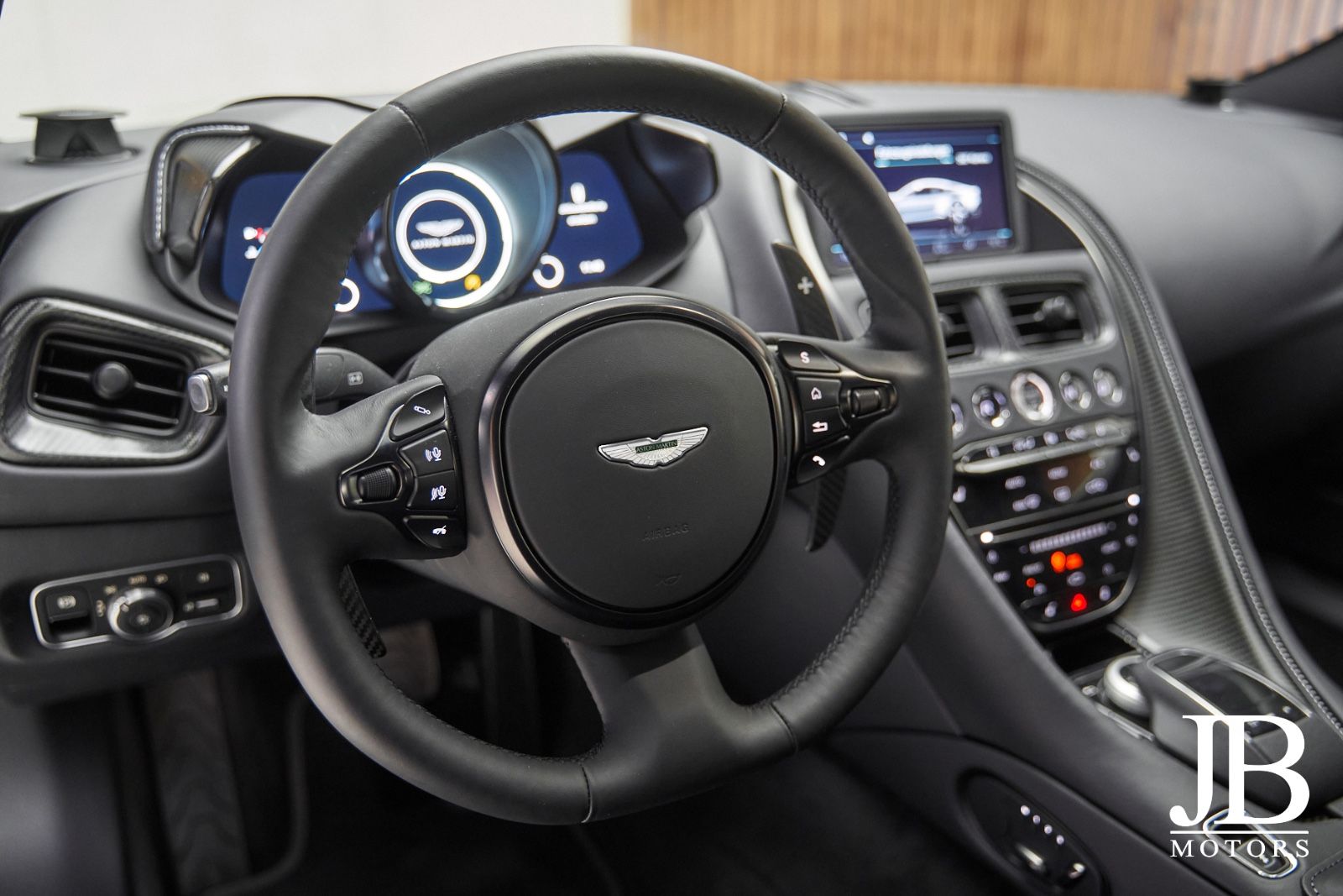 Fahrzeugabbildung Aston Martin DBS V12 770 Ultimate Carbon Performance Seats