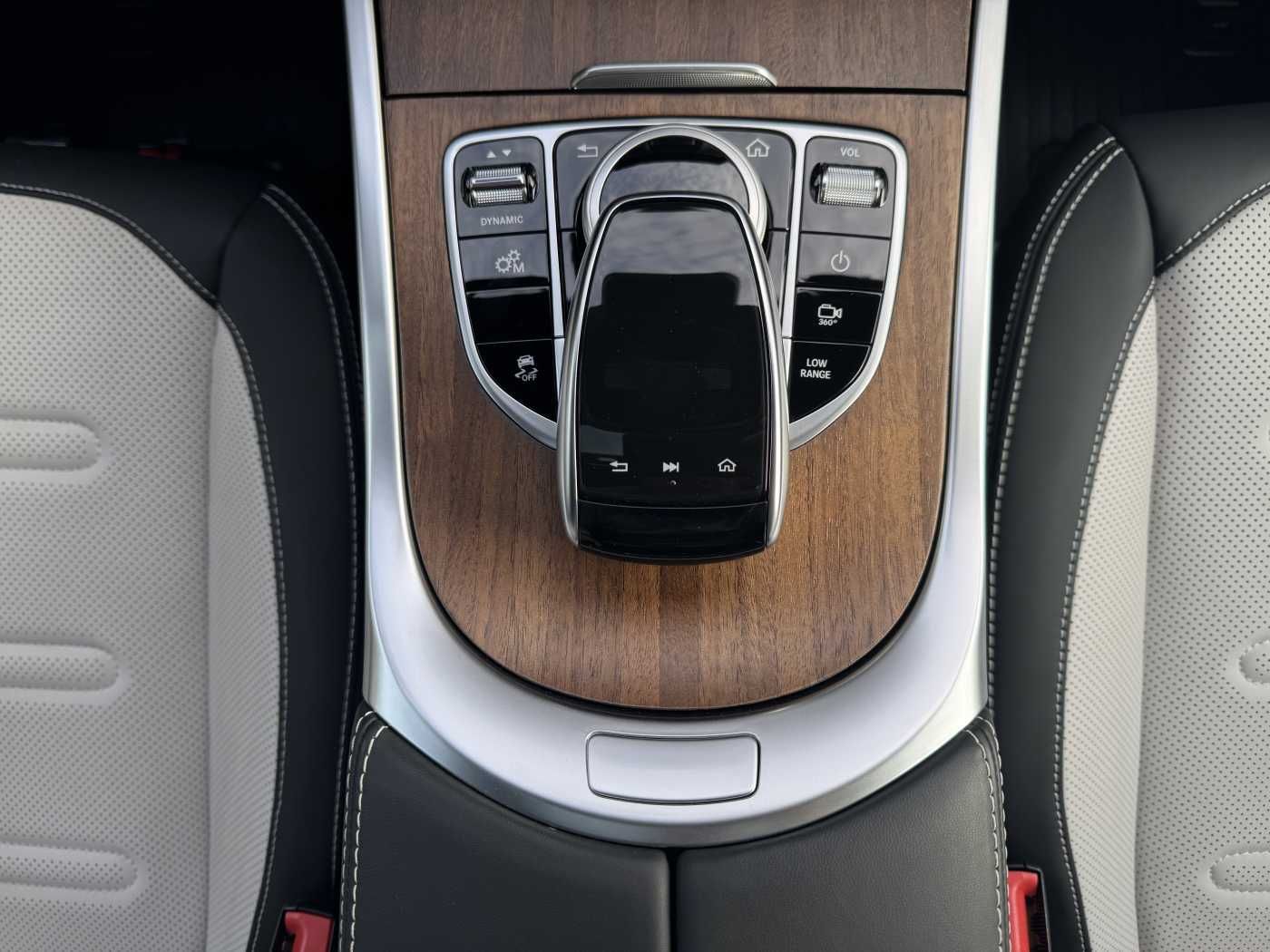 Fahrzeugabbildung Mercedes-Benz G 500 PROFESSIONAL+DACH+BURM3D+AHK +StHz+360°+Sp
