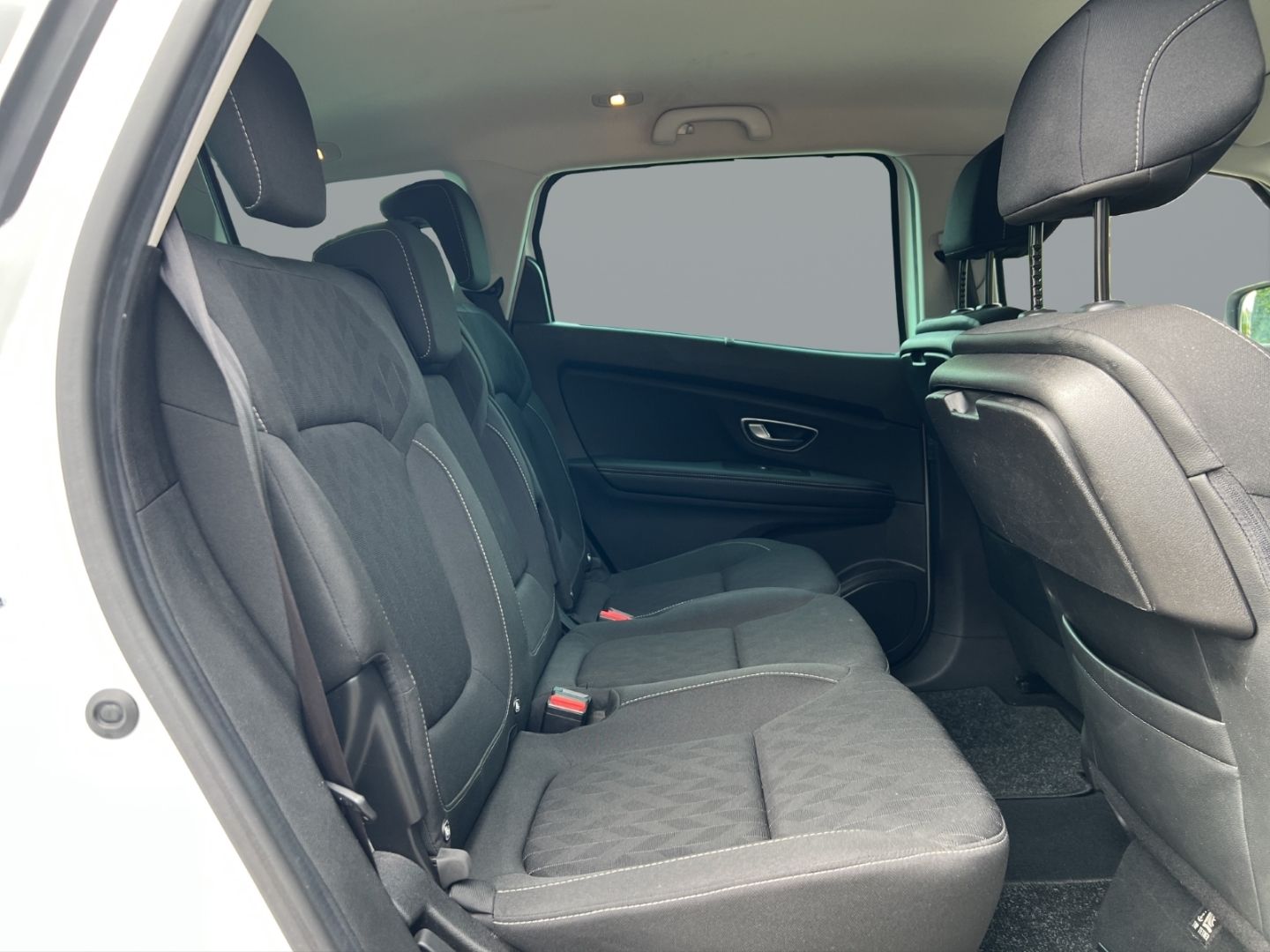 Fahrzeugabbildung Renault Scenic IV Grand Limited 1.3 TCe 140 EU6d-T AHK N