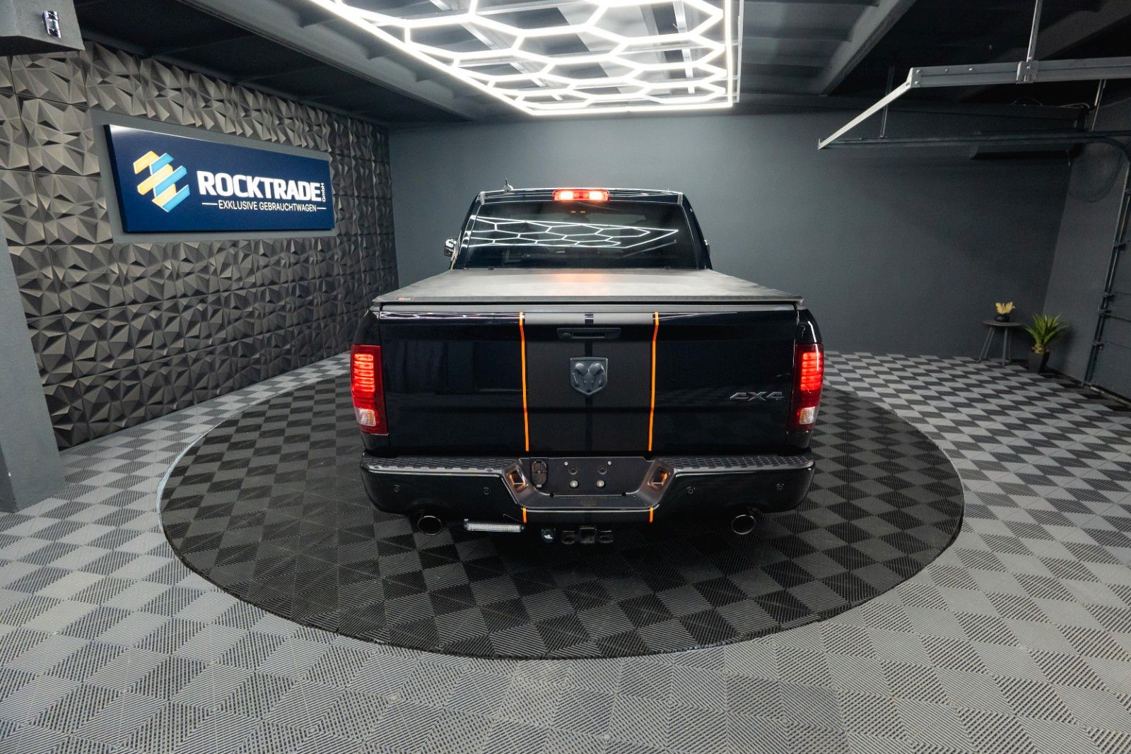 Fahrzeugabbildung Dodge RAM 5.7 V8 HEMI 4x4 OFFROAD Night HarleyDavidson
