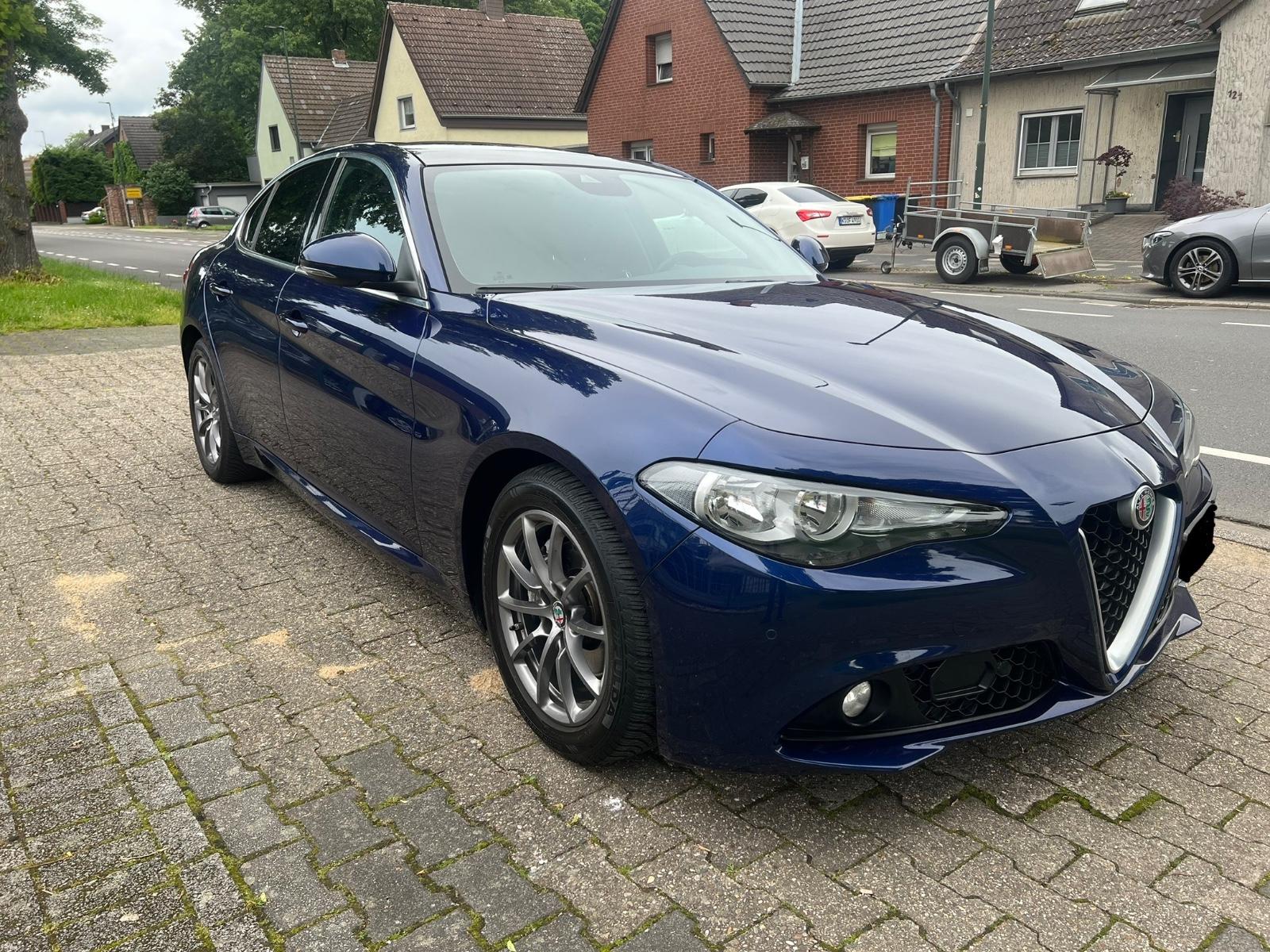 Alfa Romeo Giulia  2,2 d /1.HD/AHK/PDC/T.LEDER/SCHIEBEDAC